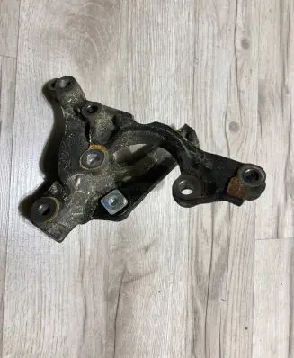 Toyota Hilux VIII Engine mounting bracket