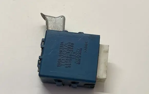 Toyota Yaris Door control unit/module 8598052051 0515003580