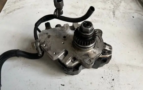 Mitsubishi Colt Fuel injection high pressure pump A6400700601 0445010096