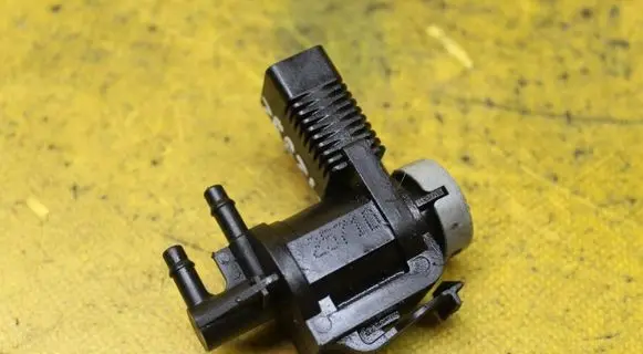 Audi A6 C7 Valve vacuum 1K0906283A