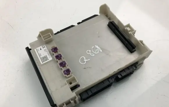 Toyota Camry Fuse box set 8273033Q31