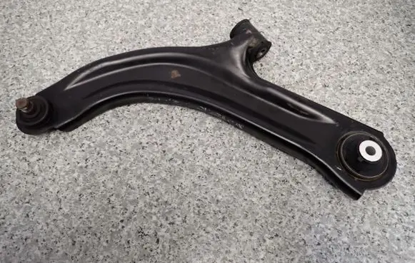 Nissan Note (E11) Rear suspension control arm 
