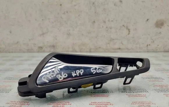 Volkswagen PASSAT B6 Front door interior handle 3C1837113