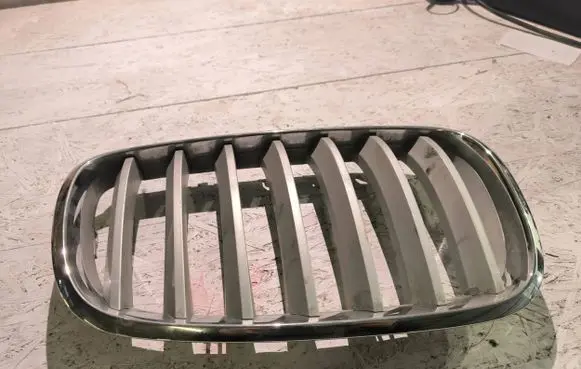 BMW X6 E71 Front bumper upper radiator grill 7185224