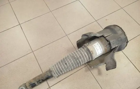 Audi A8 S8 D4 4H Air suspension rear shock absorber 4H0616002M