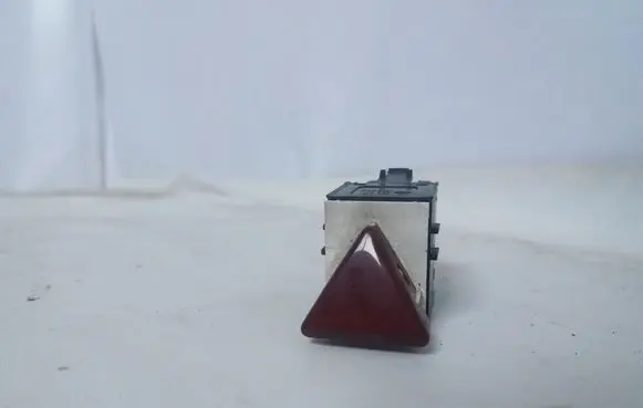 Volkswagen PASSAT B6 Hazard light switch 3C8953509