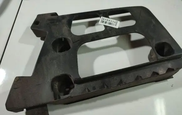 Front bumper mounting bracket