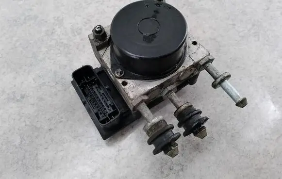 Seat Ibiza IV (6J,6P) ABS Pump 6R0614117