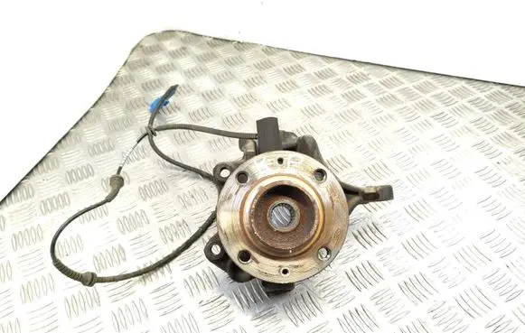 Peugeot 208 Front wheel hub