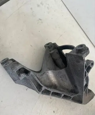 Volkswagen Transporter - Caravelle T5 Engine mounting bracket 7H0199370N
