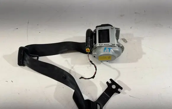 Volkswagen PASSAT B8 Rear seatbelt