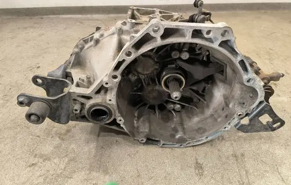 Toyota Avensis T270 Manual 6 speed gearbox 3030020B30