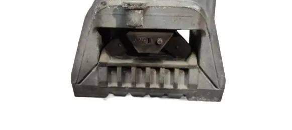 Volkswagen PASSAT B6 Engine mount bracket 1K0199282