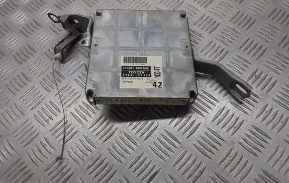 Toyota Avensis T220 Engine control unit/module ECU 89661-05420