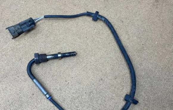 Opel Zafira B Exhaust gas temperature sensor 55562433