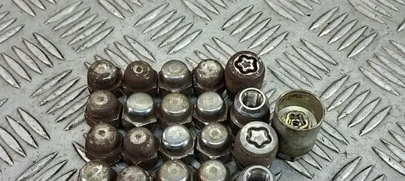 Nissan Juke I F15 Nuts/bolts 