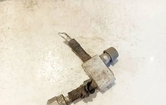 Toyota Hilux (AN10, AN20, AN30) Air conditioning (A/C) pressure sensor 