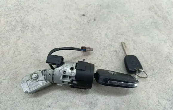 Peugeot 508 Ignition lock N0502455