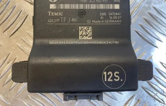 Volkswagen PASSAT B6 Gateway control module 3C0907530E 404339