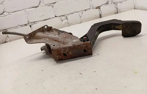 Volkswagen Crafter Clutch pedal 1036776