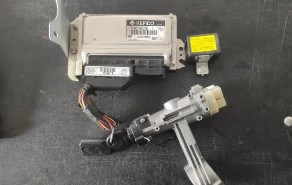 Hyundai Getz Engine ECU kit and lock set 3911002425