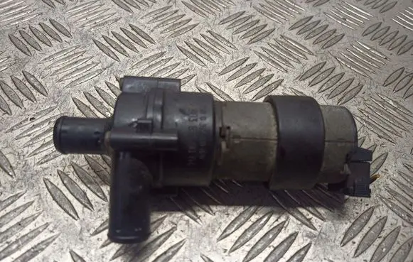 Mercedes-Benz 200 300 W123 Water pump 2038350064