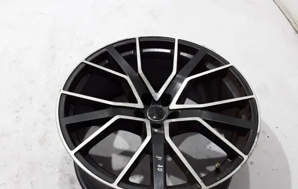 Audi Q8 R22 alloy rim 4M8601025Q