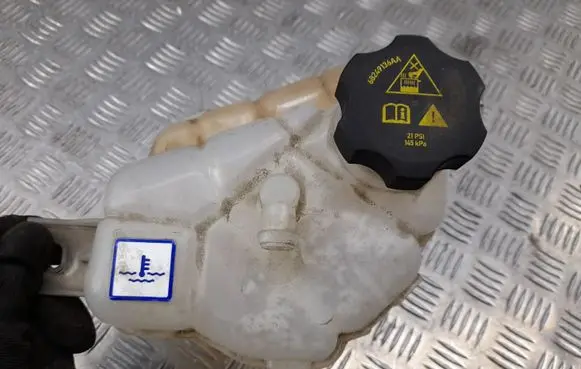 Alfa Romeo Stelvio Coolant expansion tank/reservoir 50548702