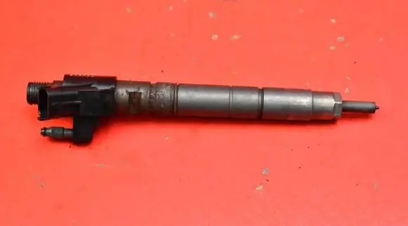 Volvo V60 Fuel injector 31303238