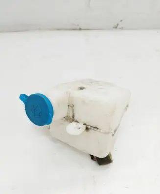 Windshield washer fluid reservoir/tank