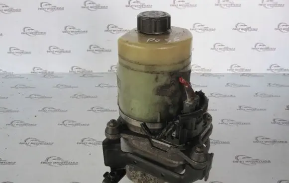 Ford C-MAX I Power steering pump 4M513K514CC