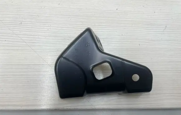Seat Alhambra (Mk2) Fender mounting bracket 7N0821136A