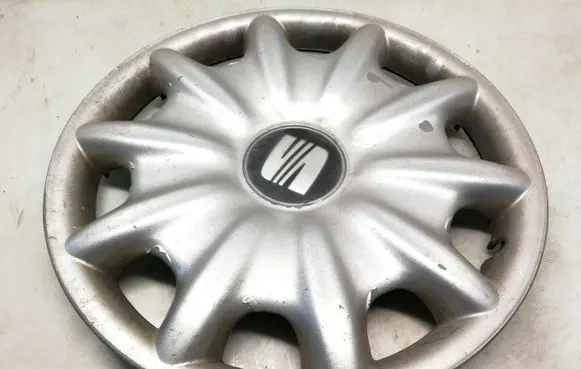 Seat Toledo II (1M) R15 wheel hub/cap/trim 1M0601147B 1M0601147F