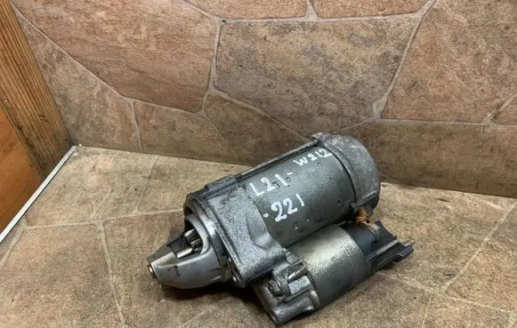 Mercedes-Benz E W212 Starter motor A0061514501