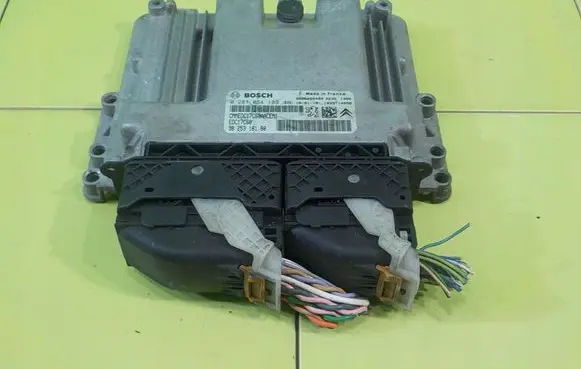 BMW 5 F10 F11 Engine control unit/module 0281017679