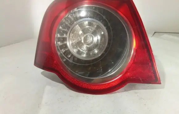 Volkswagen PASSAT B6 Rear/tail lights 275701