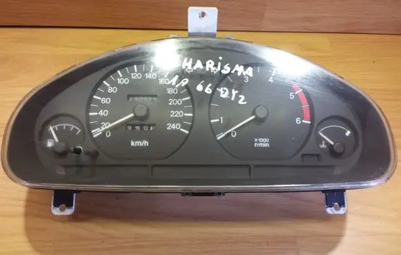 Mitsubishi Carisma Speedometer (instrument cluster) MR114277 0P0179008