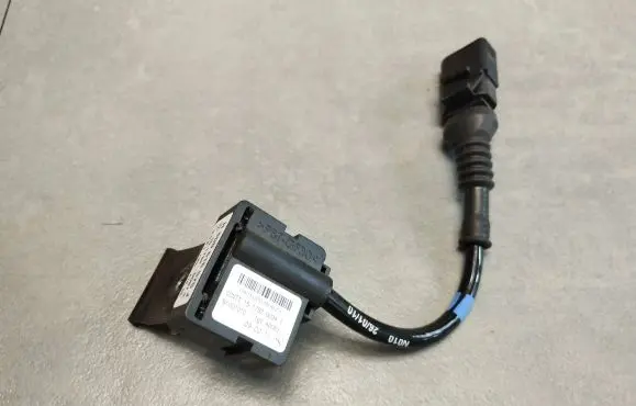Volkswagen Phaeton ABS wheel speed sensor 3D0616575J
