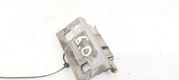 Volvo XC90 Rear door lower hinge