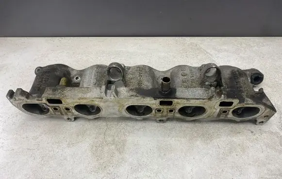 Volvo V70 Intake manifold 30650184