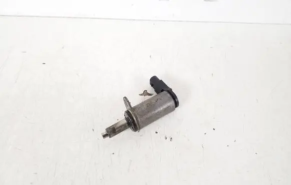 Audi A4 S4 B8 8K Valve 06H103697A