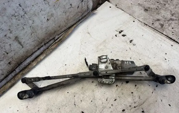 Mazda 3 I Front wiper linkage and motor F00S2S2473