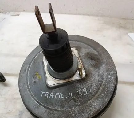 Renault Trafic II (X83) Brake booster 93852216