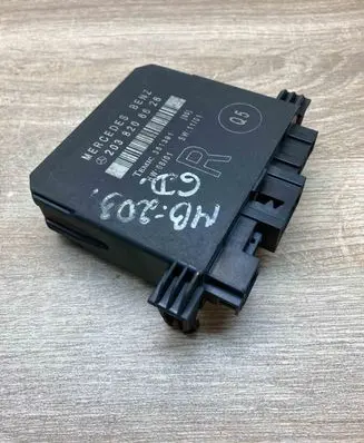 Mercedes-Benz C W203 Door control unit/module 2038206626 351391MAIN