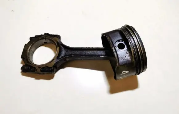 KIA Sedona Piston with connecting rod