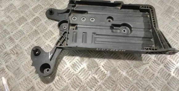 Skoda Octavia Mk3 (5E) Battery tray 5Q0915321H 5Q0915331J