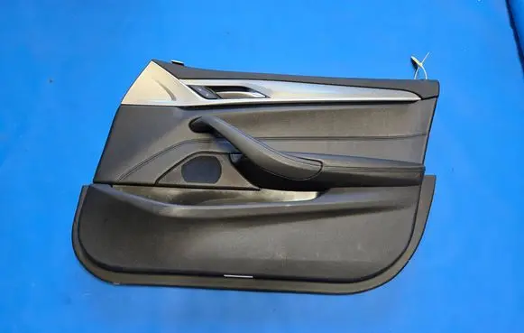 BMW 5 G30 G31 G38 Front door card panel trim