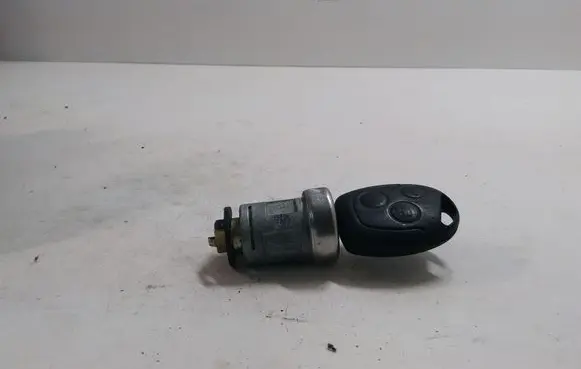 Ford Mondeo Mk III Ignition lock UC592300A