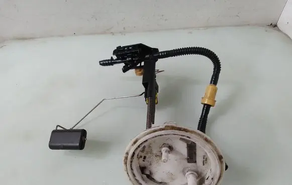 BMW 5 E60 E61 Fuel level sensor 0580303042