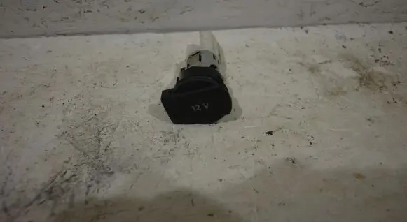 Volkswagen Touran I 12 V Socket (rear) 